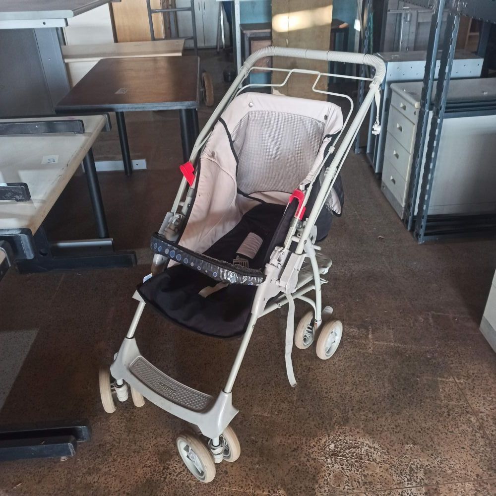 Carrinho de bebê Galzerano dobrável em ótimo estado